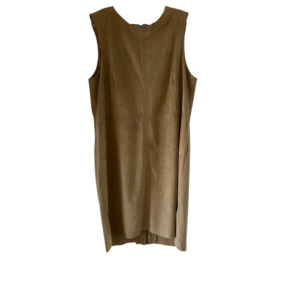 Woman's sleeveless dress